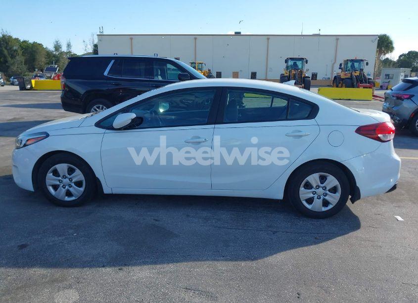 Photo 14 of 2017 Kia Forte LX (VIN 3KPFK4A71HE089779)
