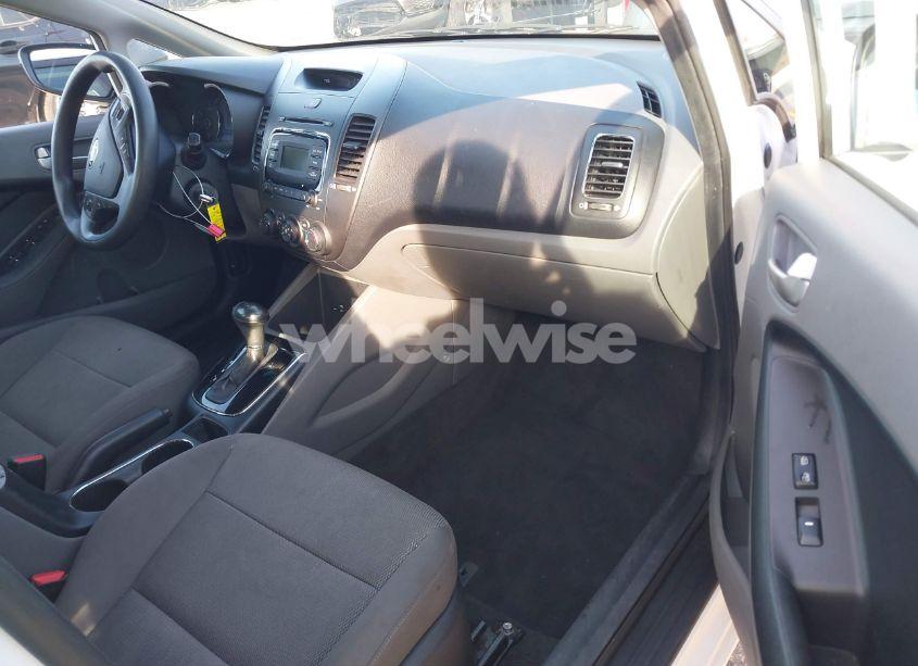 Photo 5 of 2017 Kia Forte LX (VIN 3KPFK4A71HE089779)