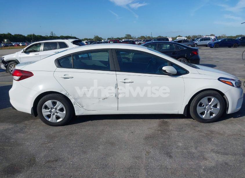 Photo 6 of 2017 Kia Forte LX (VIN 3KPFK4A71HE089779)