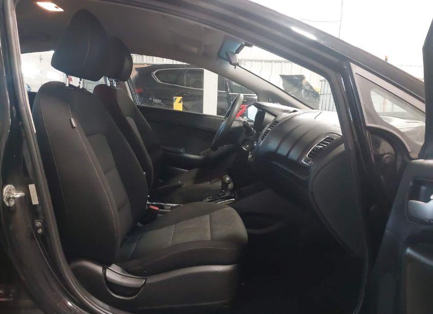 Photo 5 of 2017 Kia Forte LX (VIN 3KPFK4A71HE097896)