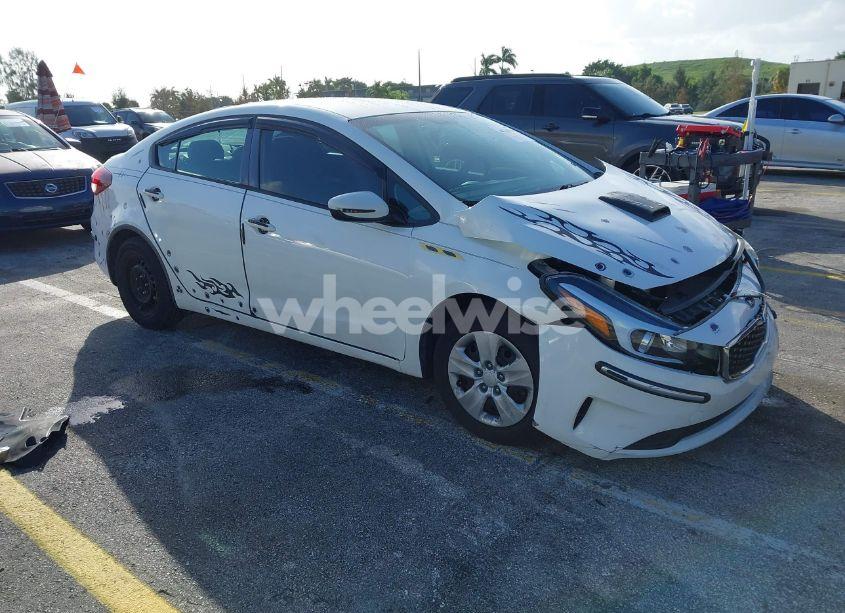 2017 Kia Forte LX (VIN 3KPFK4A71HE126278) main photo