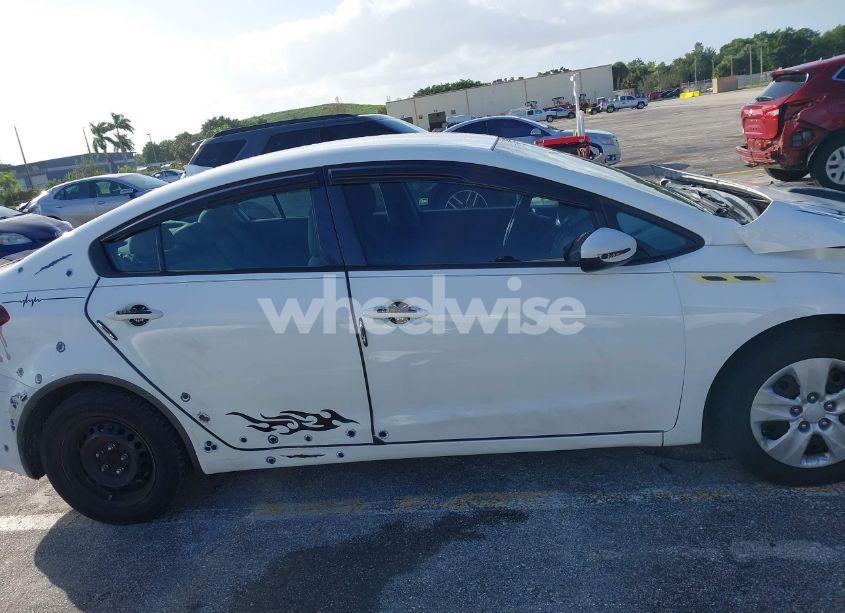 Photo 14 of 2017 Kia Forte LX (VIN 3KPFK4A71HE126278)