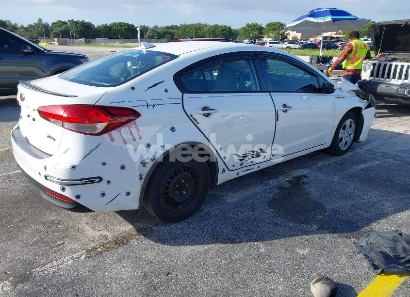 Photo 4 of 2017 Kia Forte LX (VIN 3KPFK4A71HE126278)