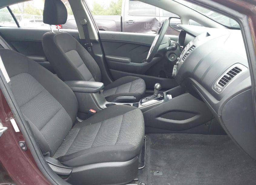 Photo 5 of 2017 Kia Forte LX (VIN 3KPFK4A71HE140570)