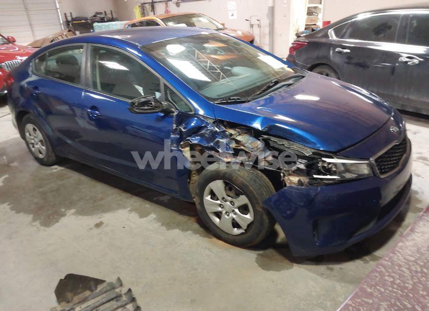 2017 Kia Forte LX (VIN 3KPFK4A71HE143937) main photo