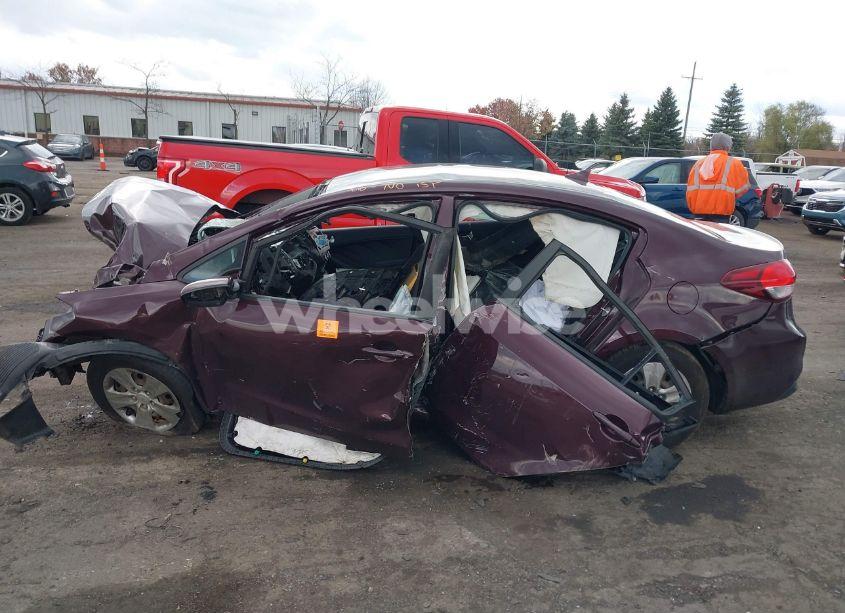 Photo 14 of 2018 Kia Forte LX (VIN 3KPFK4A71JE169024)