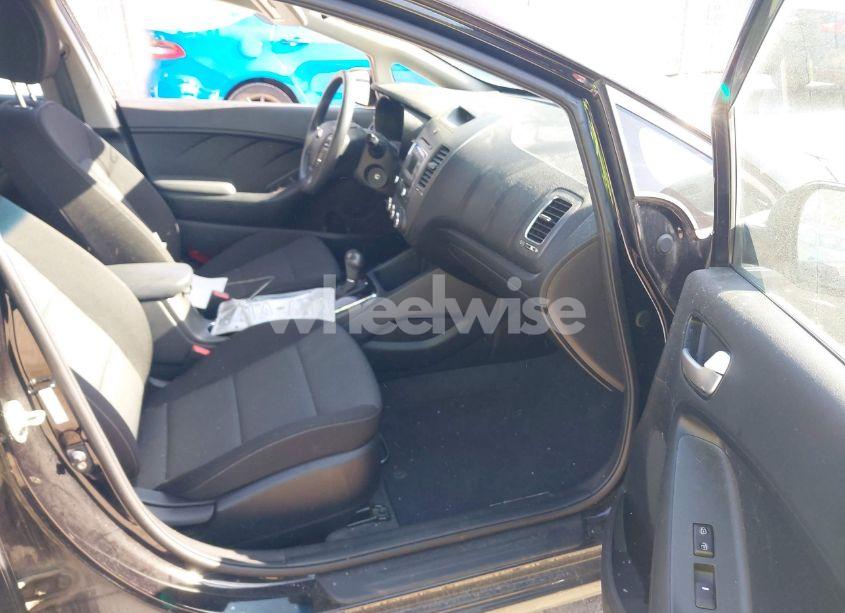 Photo 5 of 2018 Kia Forte LX (VIN 3KPFK4A71JE179004)