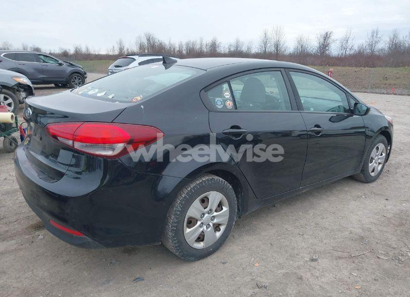 Photo 4 of 2018 Kia Forte LX (VIN 3KPFK4A71JE179259)