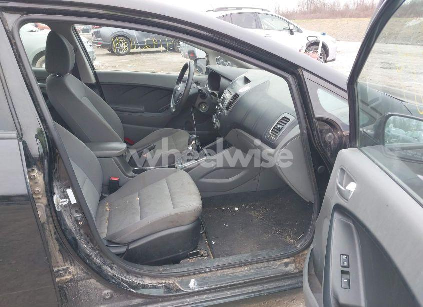 Photo 5 of 2018 Kia Forte LX (VIN 3KPFK4A71JE179259)