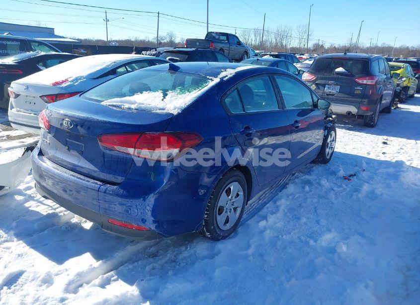 Photo 4 of 2018 Kia Forte LX (VIN 3KPFK4A71JE196613)