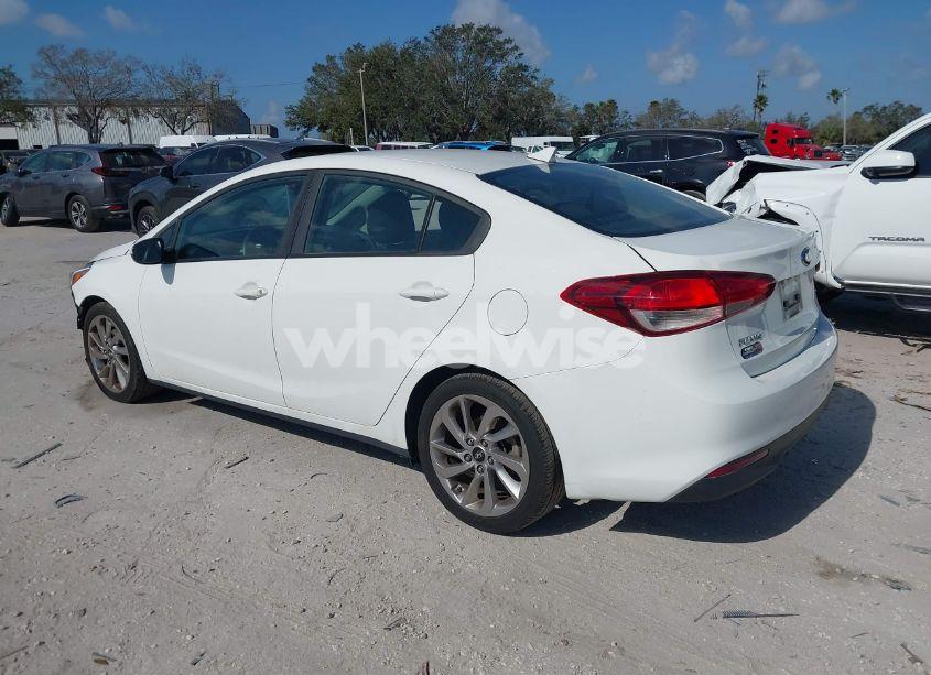 Photo 3 of 2018 Kia Forte LX (VIN 3KPFK4A71JE199687)