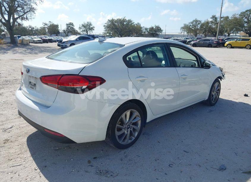 Photo 4 of 2018 Kia Forte LX (VIN 3KPFK4A71JE199687)