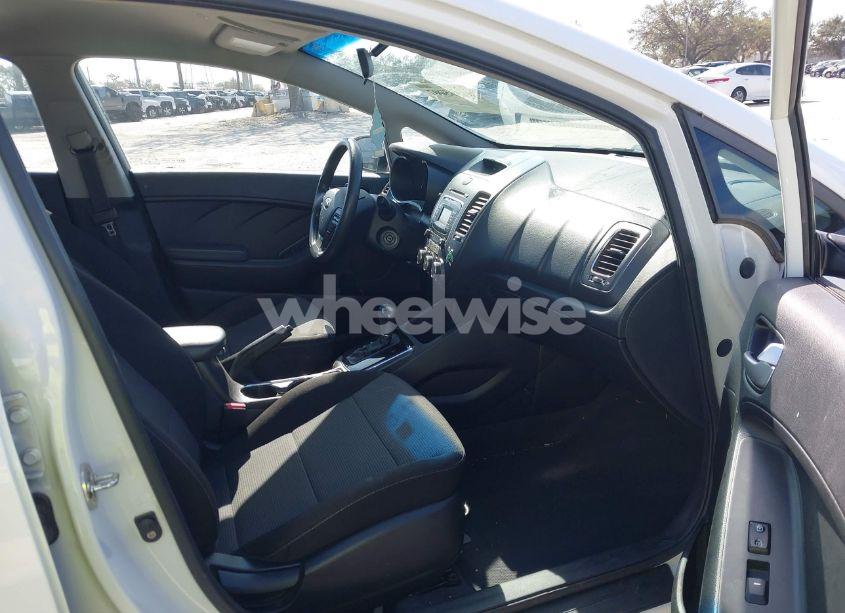 Photo 5 of 2018 Kia Forte LX (VIN 3KPFK4A71JE199687)