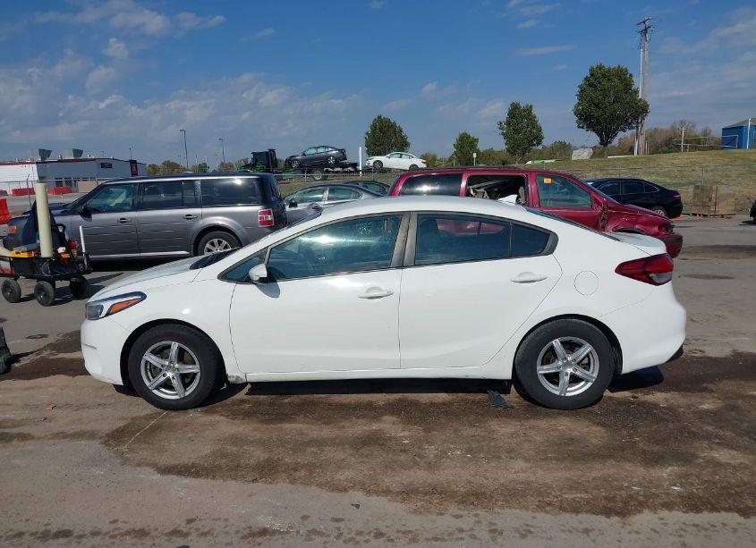 Photo 14 of 2018 Kia Forte LX (VIN 3KPFK4A71JE211594)
