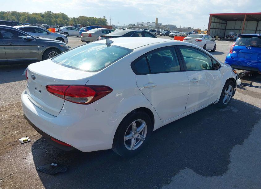 Photo 4 of 2018 Kia Forte LX (VIN 3KPFK4A71JE211594)