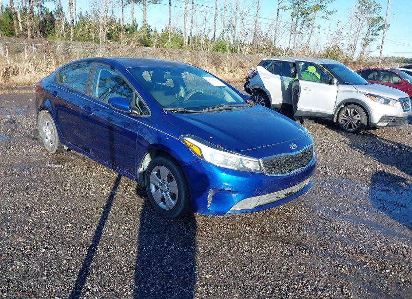 2018 Kia Forte LX (VIN 3KPFK4A71JE226693) main photo