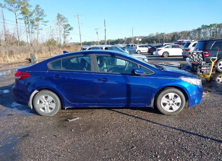Photo 12 of 2018 Kia Forte LX (VIN 3KPFK4A71JE226693)