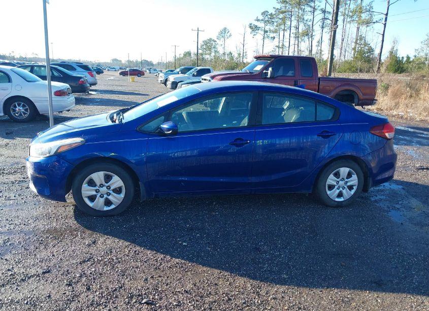 Photo 13 of 2018 Kia Forte LX (VIN 3KPFK4A71JE226693)