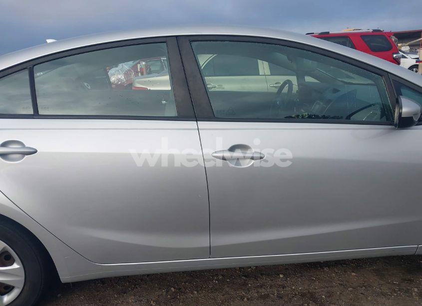 Photo 13 of 2018 Kia Forte LX (VIN 3KPFK4A71JE255837)