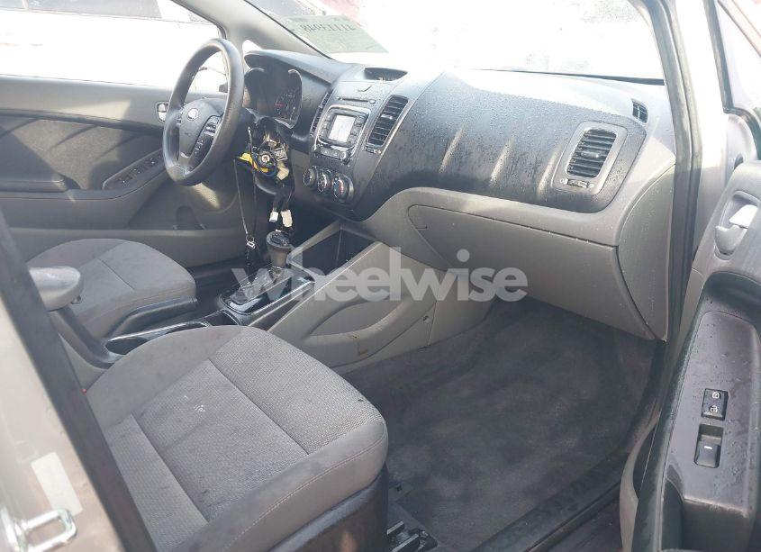 Photo 5 of 2018 Kia Forte LX (VIN 3KPFK4A71JE255837)