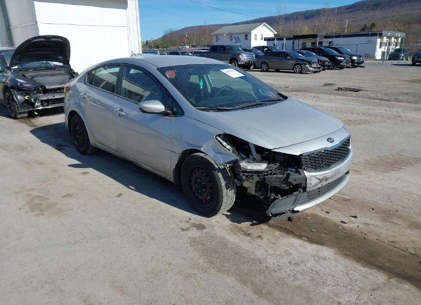 2017 Kia Forte LX (VIN 3KPFK4A72HE096739) main photo