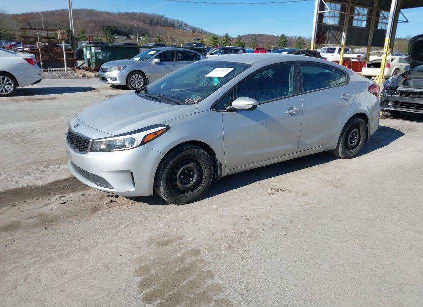 Photo 2 of 2017 Kia Forte LX (VIN 3KPFK4A72HE096739)