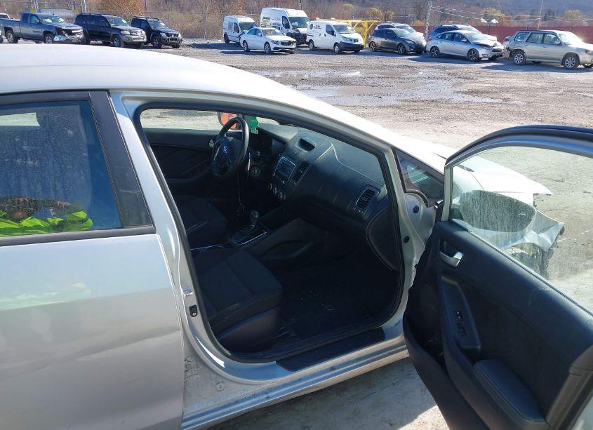 Photo 5 of 2017 Kia Forte LX (VIN 3KPFK4A72HE096739)