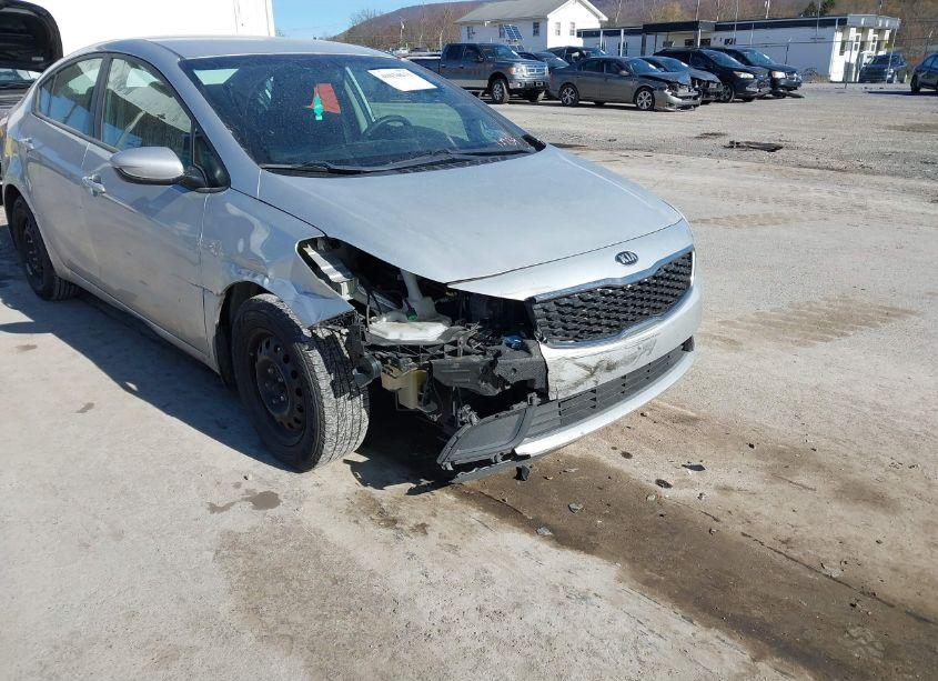 Photo 6 of 2017 Kia Forte LX (VIN 3KPFK4A72HE096739)