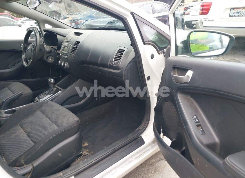 Photo 5 of 2017 Kia Forte LX (VIN 3KPFK4A72HE099821)