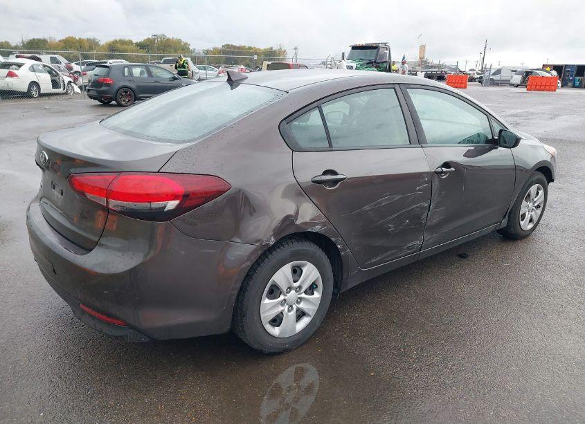 Photo 4 of 2017 Kia Forte LX (VIN 3KPFK4A72HE106024)