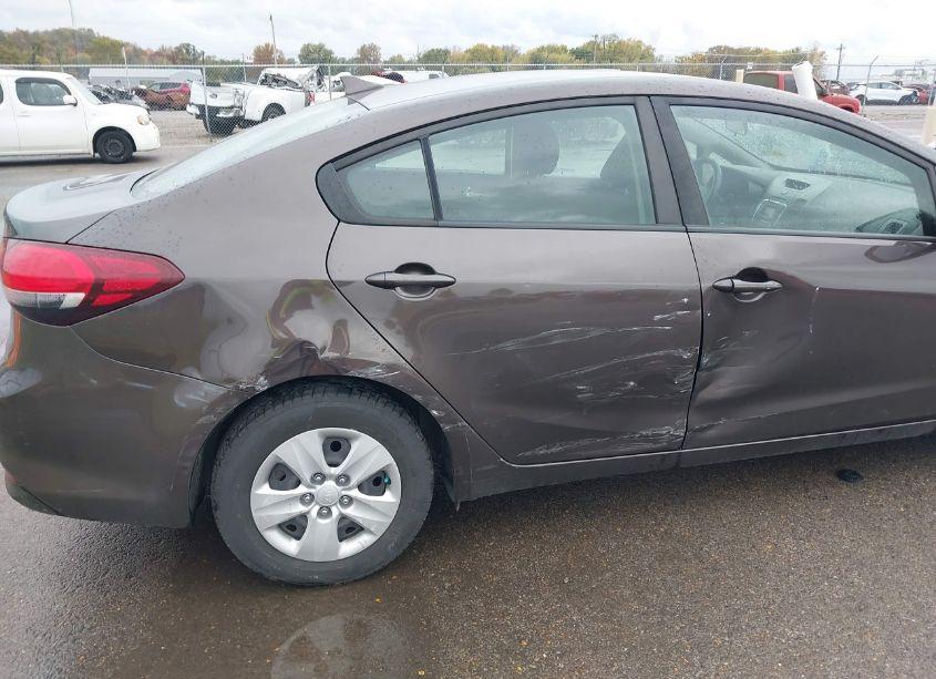 Photo 6 of 2017 Kia Forte LX (VIN 3KPFK4A72HE106024)