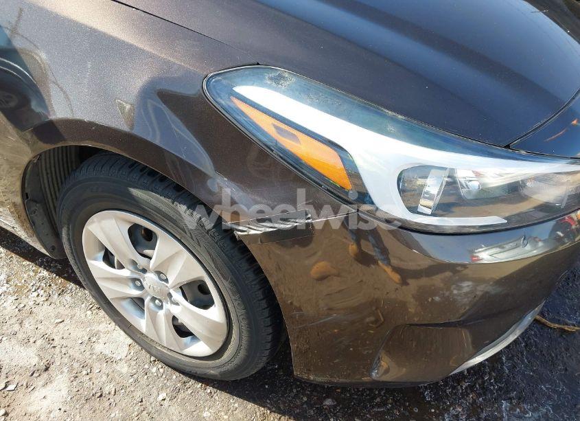 Photo 6 of 2017 Kia Forte LX (VIN 3KPFK4A72HE140870)