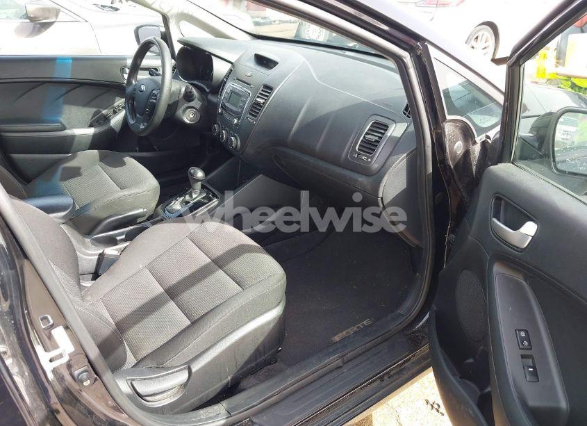 Photo 5 of 2017 Kia Forte LX (VIN 3KPFK4A72HE157703)