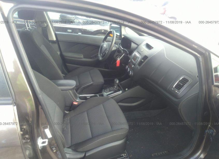 Photo 5 of 2018 Kia Forte LX (VIN 3KPFK4A72JE164933)