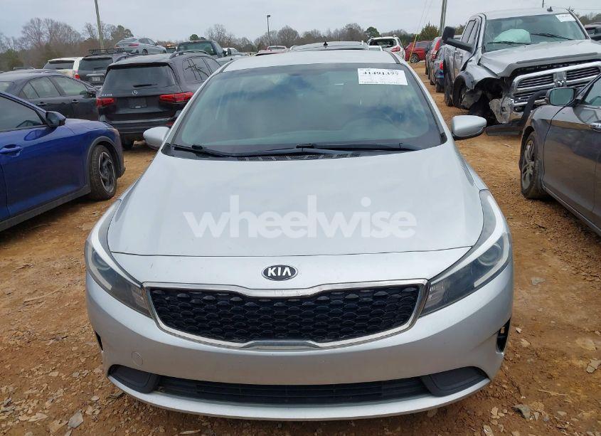 Photo 12 of 2018 Kia Forte LX (VIN 3KPFK4A72JE184387)