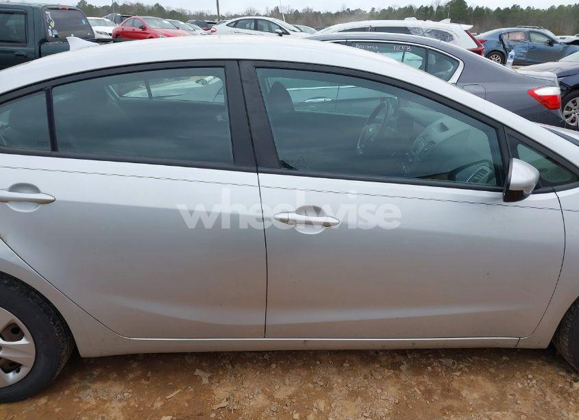 Photo 13 of 2018 Kia Forte LX (VIN 3KPFK4A72JE184387)