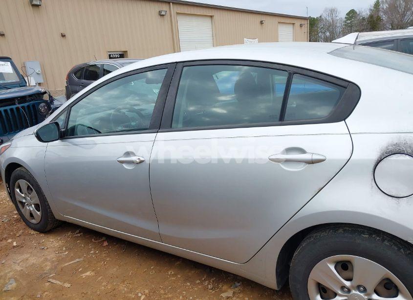 Photo 14 of 2018 Kia Forte LX (VIN 3KPFK4A72JE184387)