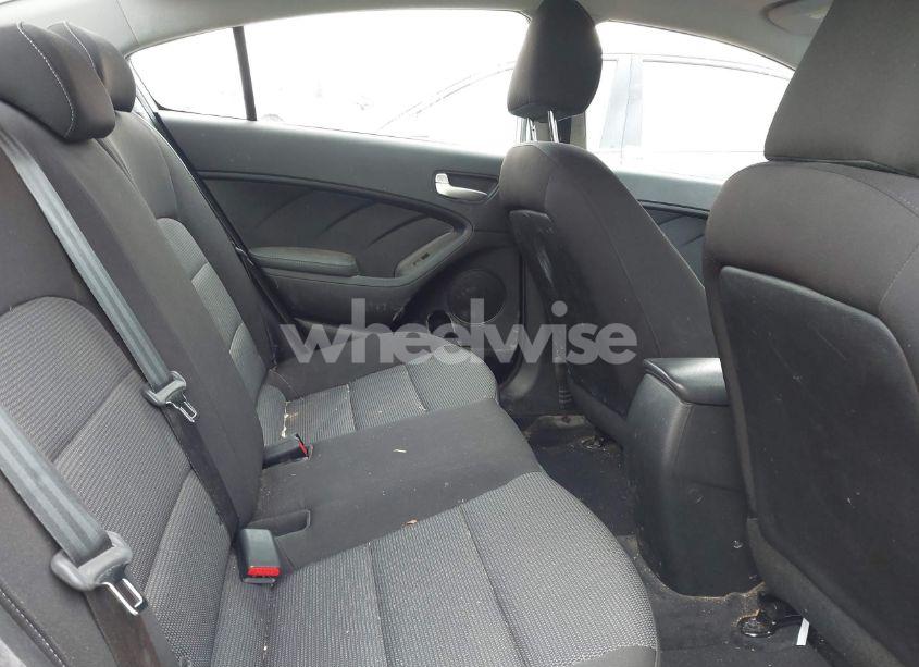 Photo 8 of 2018 Kia Forte LX (VIN 3KPFK4A72JE184387)