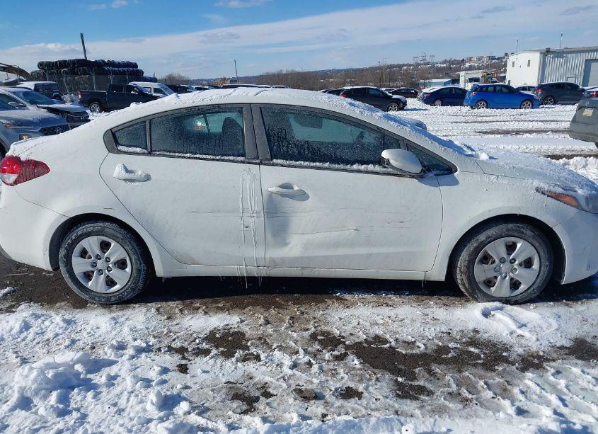 Photo 13 of 2018 Kia Forte LX (VIN 3KPFK4A72JE191677)