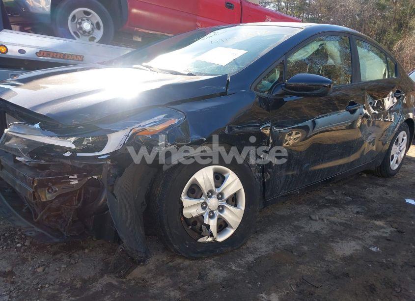 Photo 6 of 2018 Kia Forte LX (VIN 3KPFK4A72JE230686)