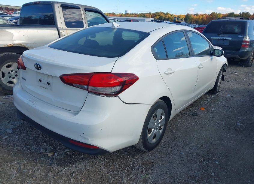 Photo 4 of 2018 Kia Forte LX (VIN 3KPFK4A72JE232681)