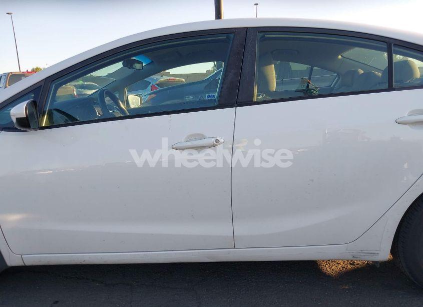 Photo 14 of 2017 Kia Forte LX (VIN 3KPFK4A73HE017806)