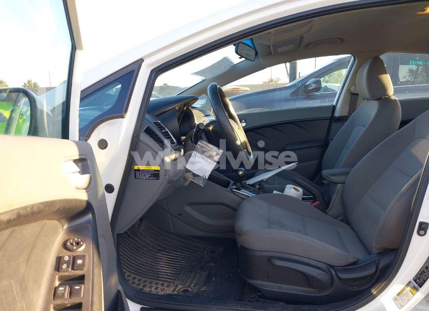 Photo 5 of 2017 Kia Forte LX (VIN 3KPFK4A73HE017806)