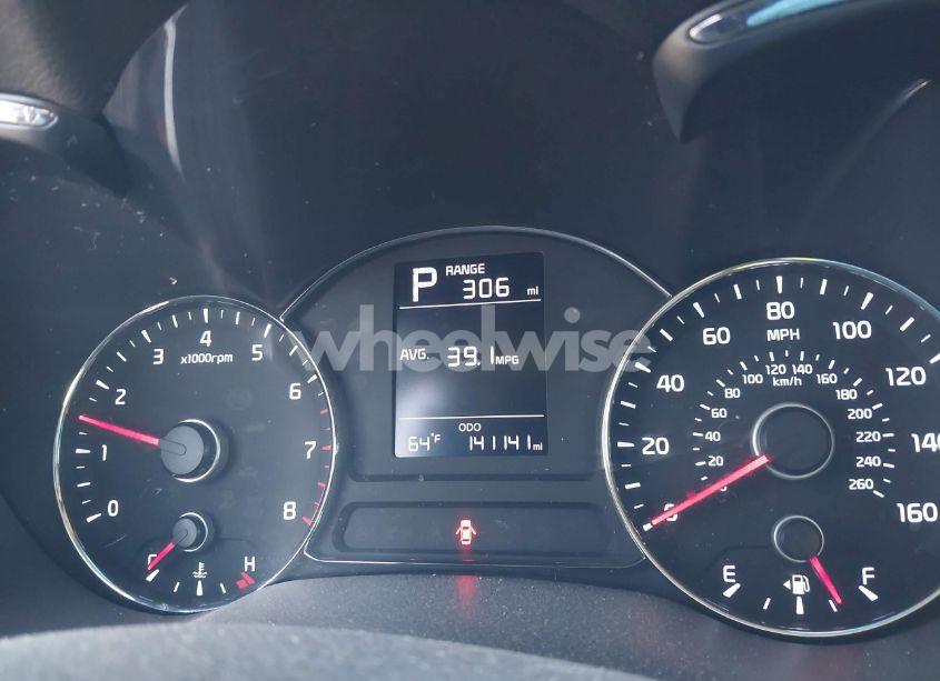 Photo 7 of 2017 Kia Forte LX (VIN 3KPFK4A73HE017806)