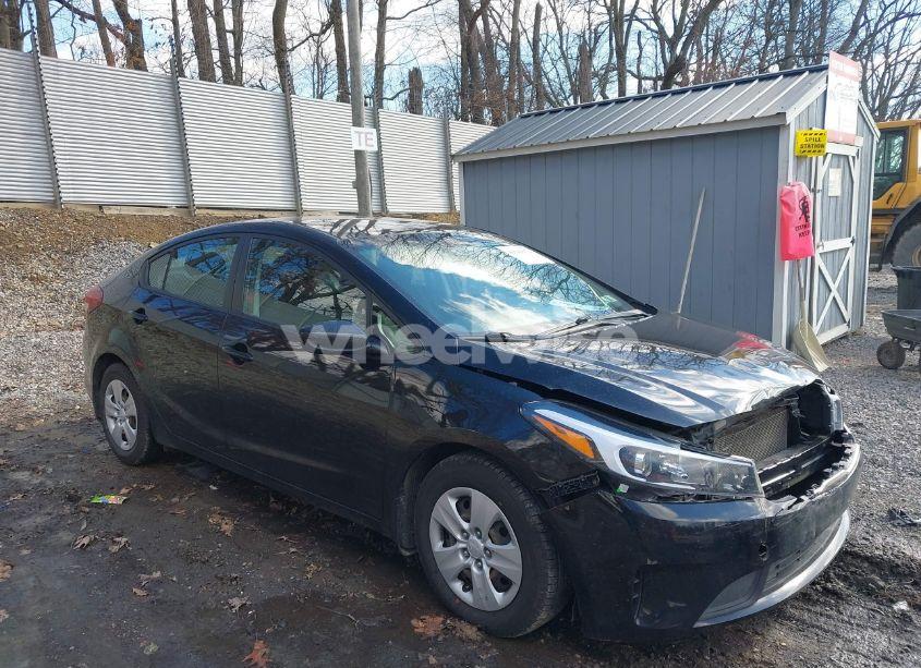 2017 Kia Forte LX (VIN 3KPFK4A73HE070067) main photo