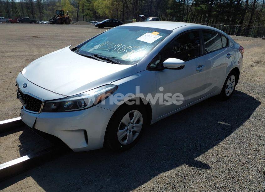 Photo 2 of 2017 Kia Forte LX (VIN 3KPFK4A73HE078119)