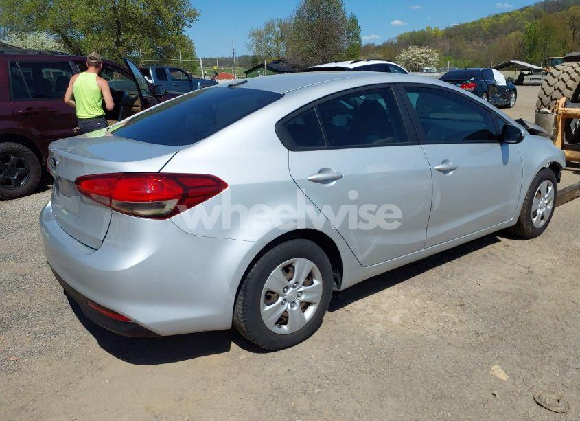 Photo 4 of 2017 Kia Forte LX (VIN 3KPFK4A73HE078119)