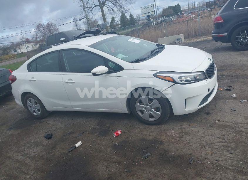 Photo 13 of 2017 Kia Forte LX (VIN 3KPFK4A73HE086737)