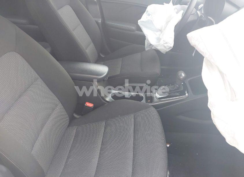 Photo 5 of 2017 Kia Forte LX (VIN 3KPFK4A73HE086737)