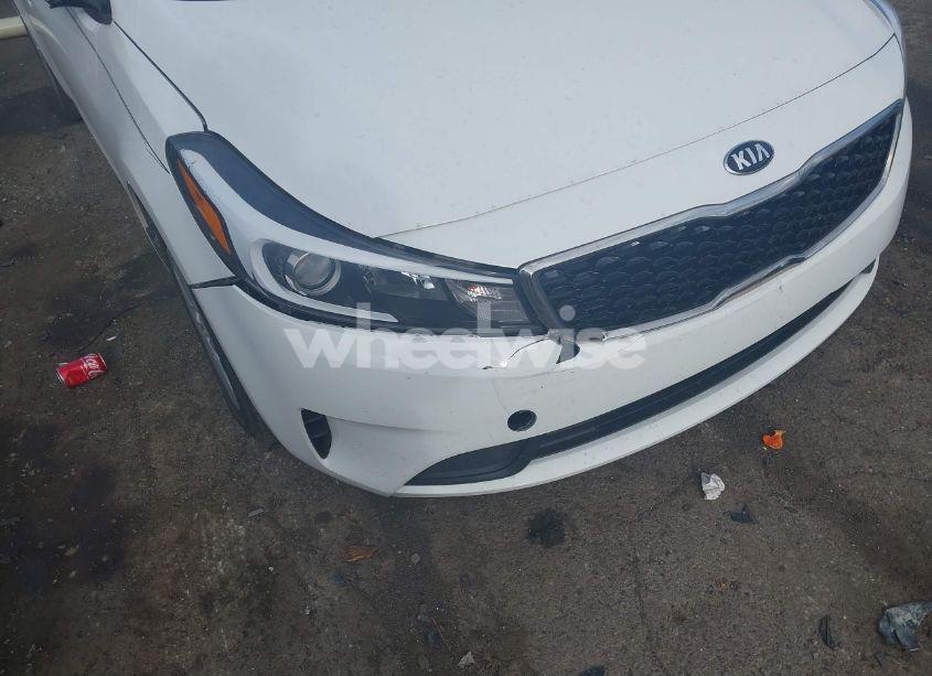 Photo 6 of 2017 Kia Forte LX (VIN 3KPFK4A73HE086737)